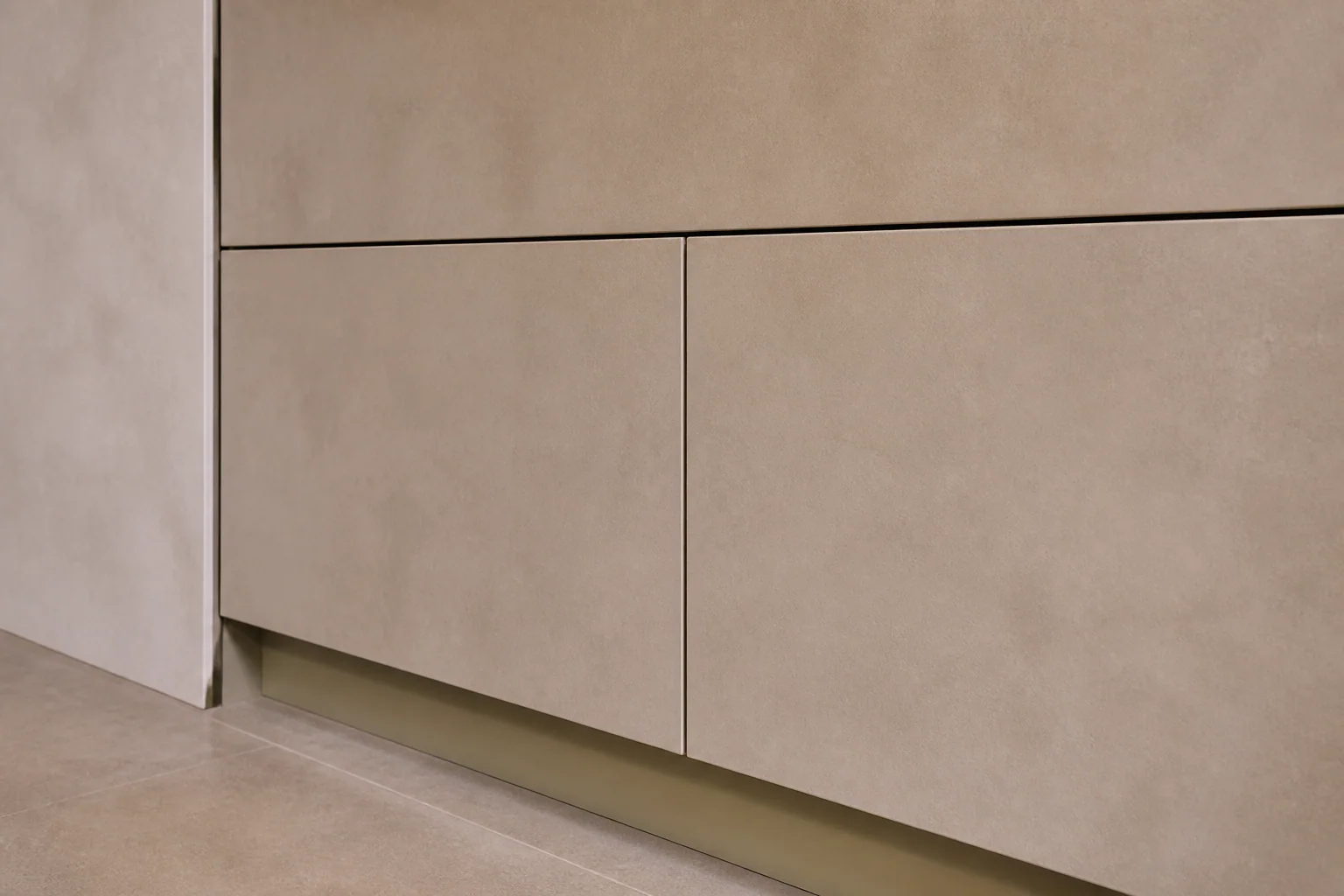 Furniture inspiration: mineral texture and architectural detail, view 4